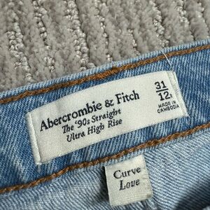 ABERCROMBIE ULTRA HIGH RISE 90s RELAXED JEANS